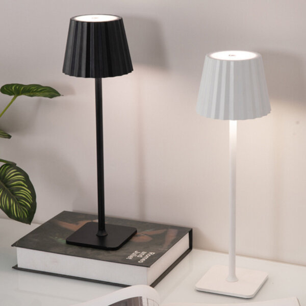2.5W Black White LED Small Table Lamp