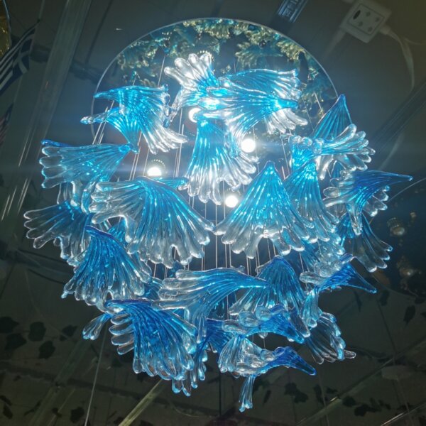 Maple Leaf Flying Bird Custom Glass Chandelier - 图片 3